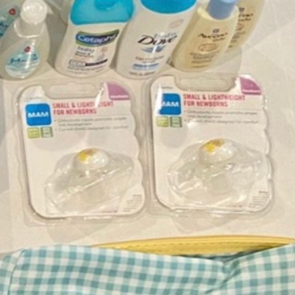 MAM pacis and bottle